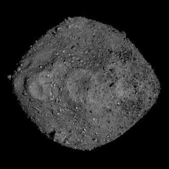 O asteroide Bennu em mosaico da OSIRIS-REx